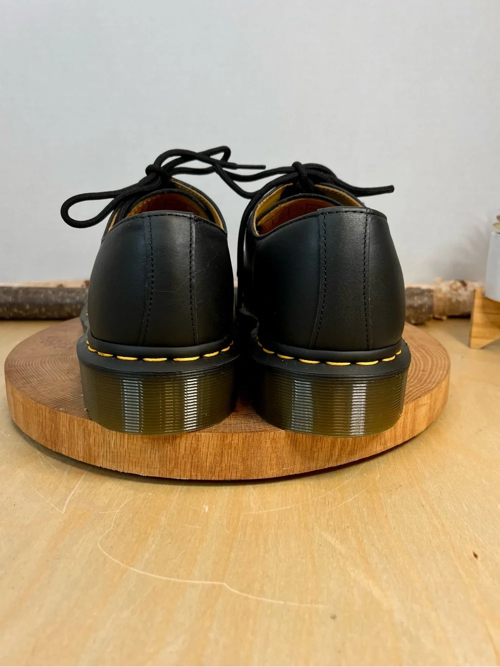 NWOB Dr. Martens 11838 4-Eye Black Leather Oxfords Men's Size 11